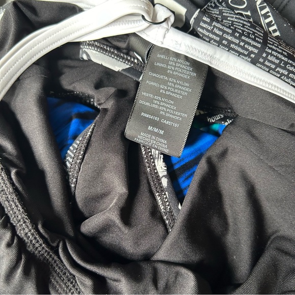 DKNY women’s NEWSPRINT BLACK WHITE Graphic T-Back One-Piece Swimsuit size M NEW - Picture 6 of 6